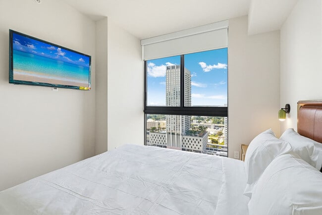 Building Photo - 11 NE 6th St