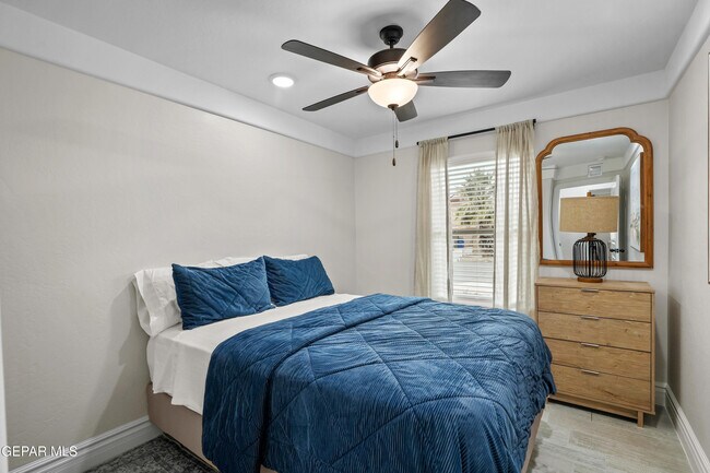 Building Photo - 854 Mallett St