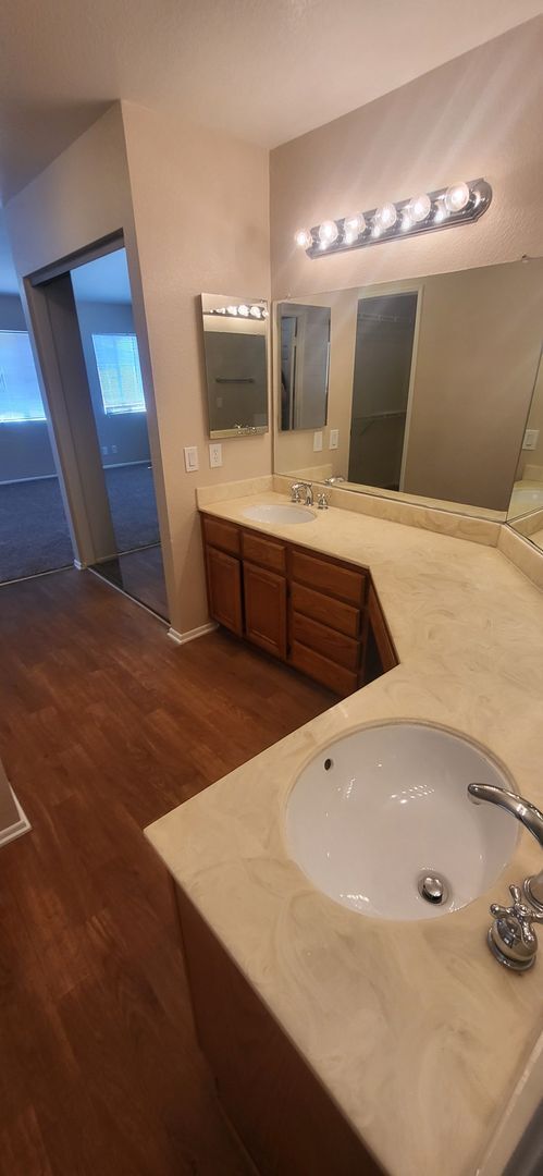 Building Photo - 4 Bedroom, 3 Bath Cul-de-Sac in Hemet