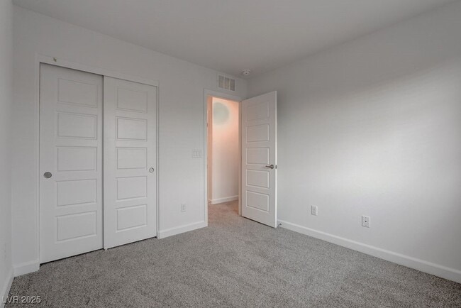 Building Photo - 931 Watford Pl