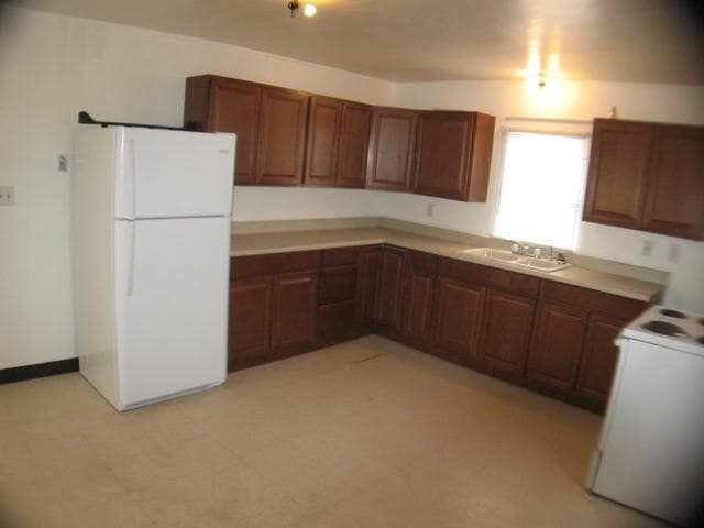 Building Photo - ALL PROSPECTIVE TENANTS MUST SUBMIT A $58 NON-REFUNDABLE APPLICATION FEE PER APPLICANT ONLINE AND...