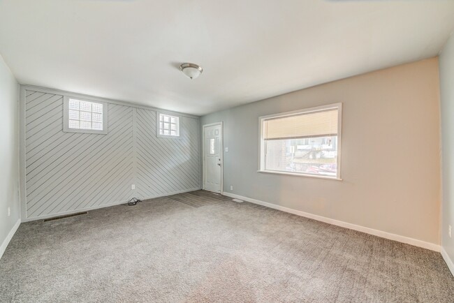 Building Photo - 438 Kathleen St