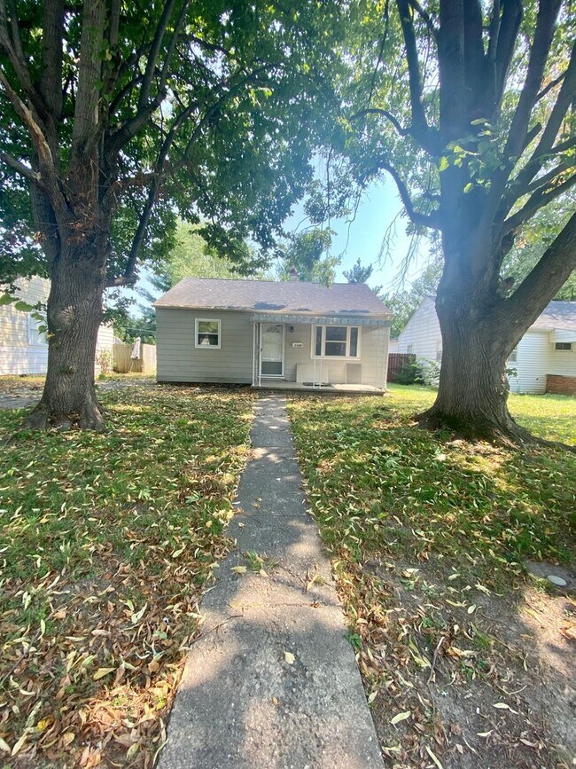 Building Photo - 2 Bedroom Home Located Near Lafayette Country Club!