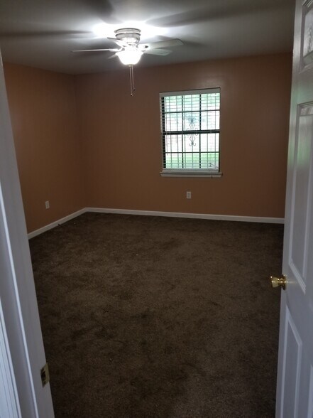Building Photo - 501 Chandler Pl