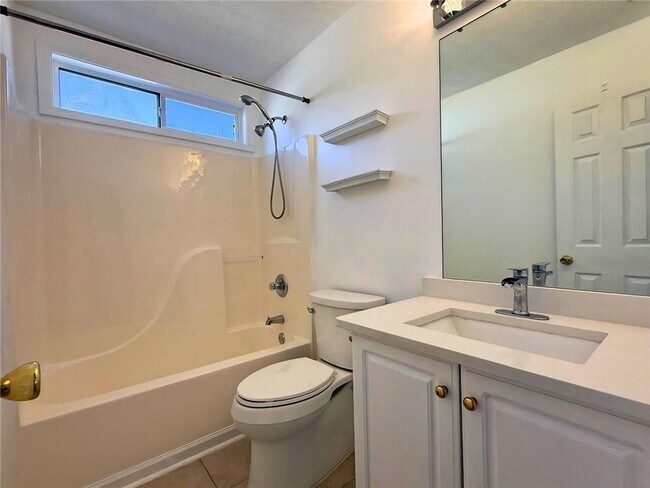 Building Photo - 2029 Manor Oak Ln NE