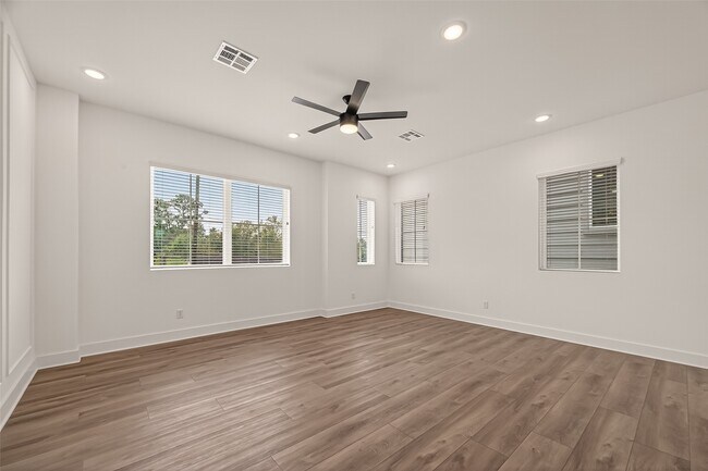 Building Photo - 1406 Mansfield St