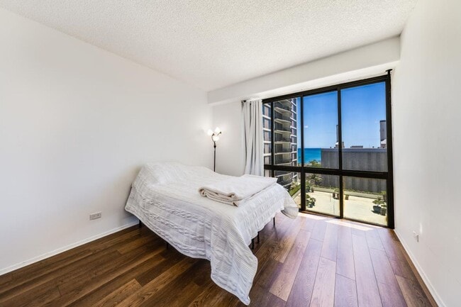 Building Photo - 2BED 2 BATH ALL UTILITIES INCLUDED DOWNTOW...