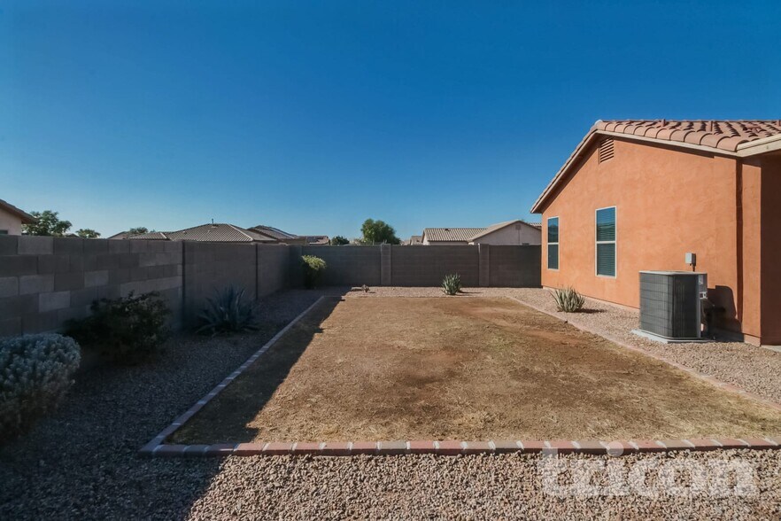 Building Photo - 36497 W Barcelona Ln