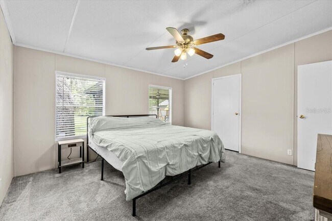 Building Photo - 13920 Hillcrest Dr