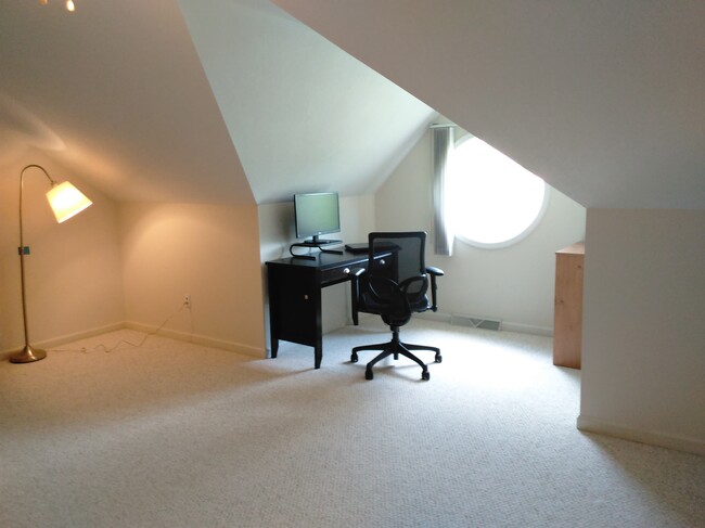 Building Photo - 145 Windwood Dr