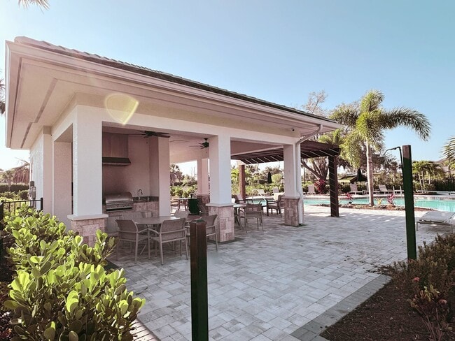 Building Photo - Beautifully maintained 3/2.5 townhome and community with pool!