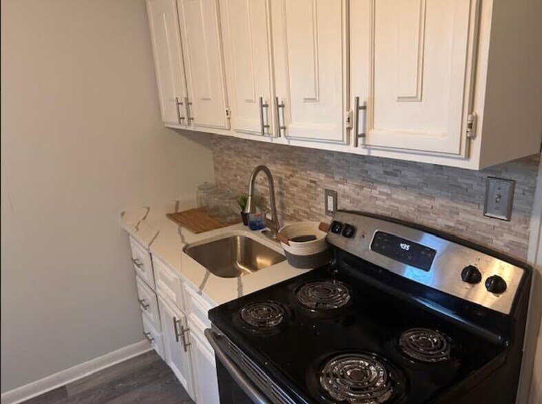 Building Photo - 322 N Franklin St