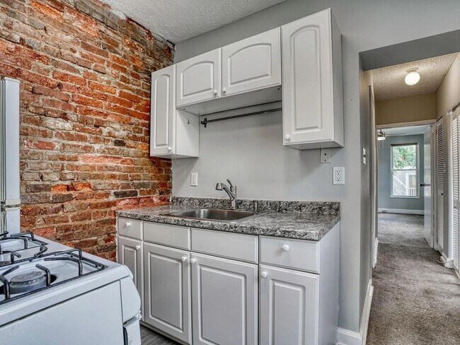 Building Photo - 530 S Bond St