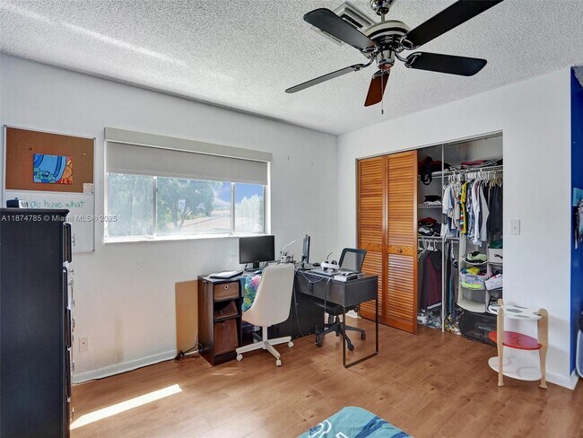 Building Photo - 8662 Bridle Path Ct