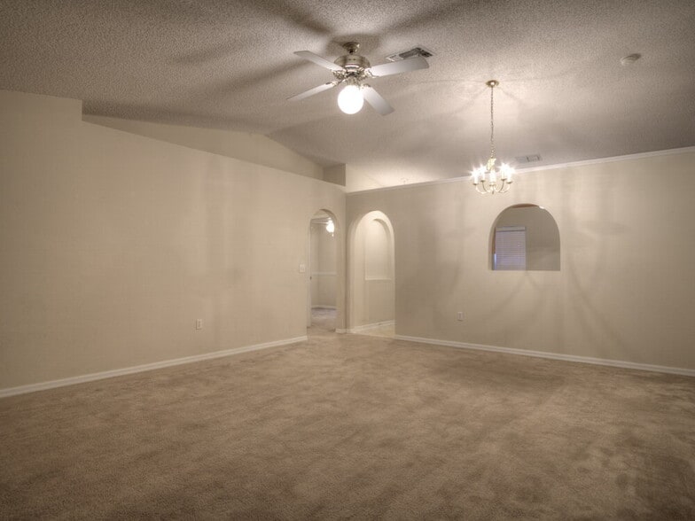 Building Photo - 1615 Dartmouth Dr