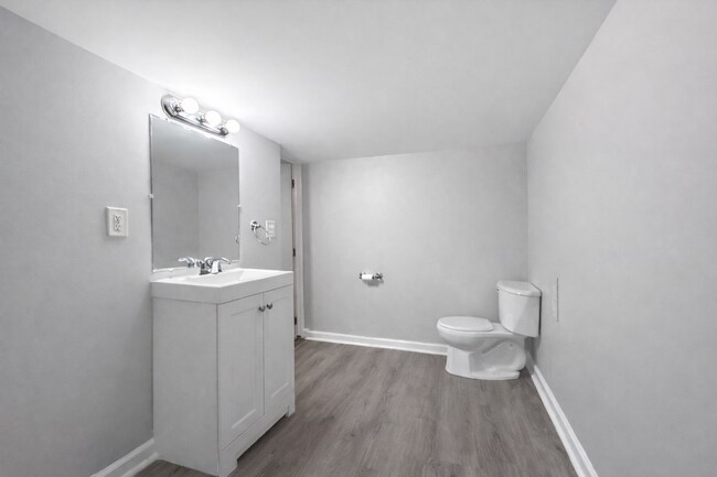 Building Photo - Spacious 3 Bedroom Home | Central AC | Finished Basement | Parking