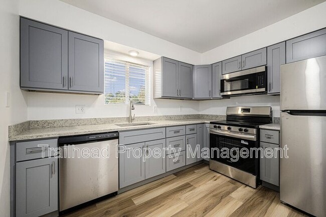 Building Photo - 8300 Robinson St