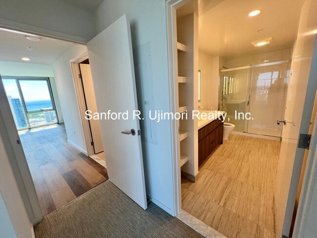 Building Photo - lion4301