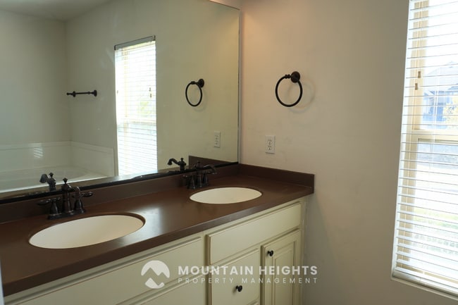 Building Photo - 10983 Sunup Way