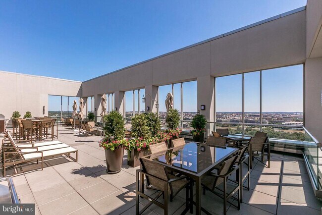 Building Photo - 1111 19th St N