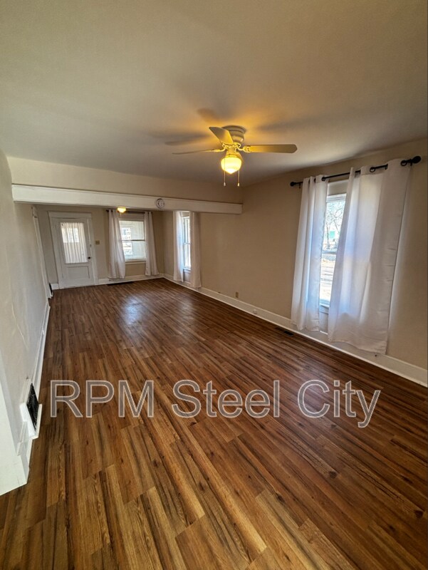 Building Photo - 1938 E 6th St