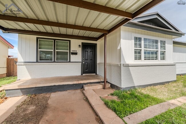 Building Photo - 1624 Sunnyside Ln