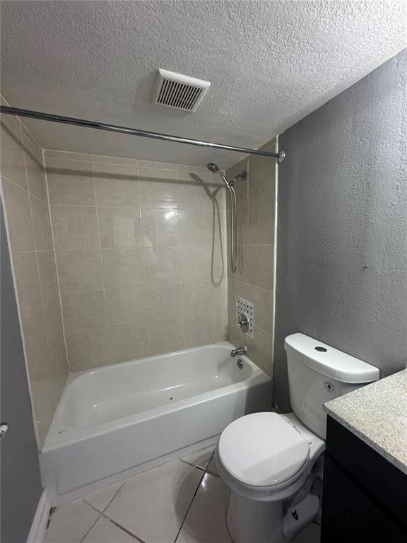 Building Photo - 1940 Lake Atriums Cir