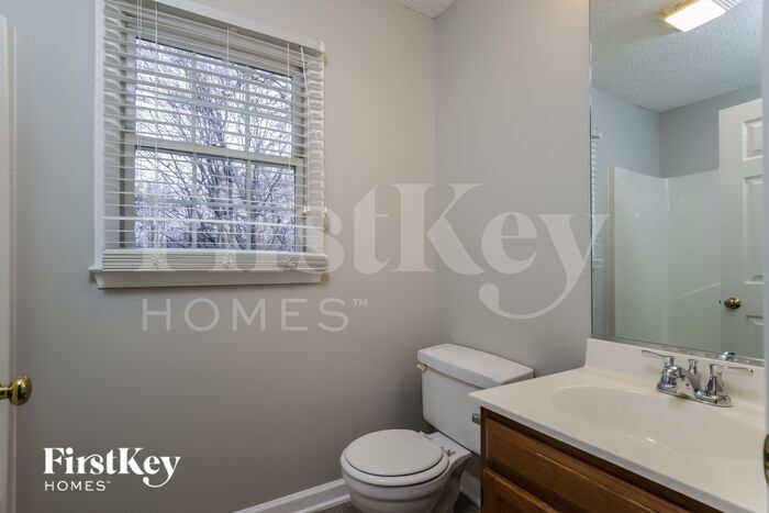 Building Photo - 120 Crestway Ct