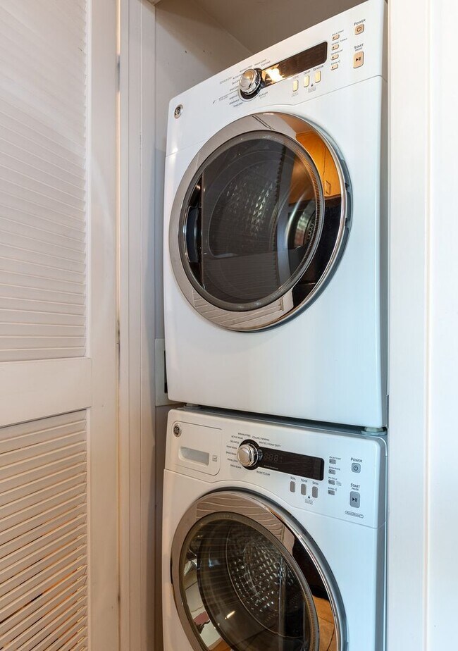 Building Photo - Outside Portfolio