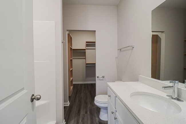 Building Photo - 2336 E Cheyenne Ct