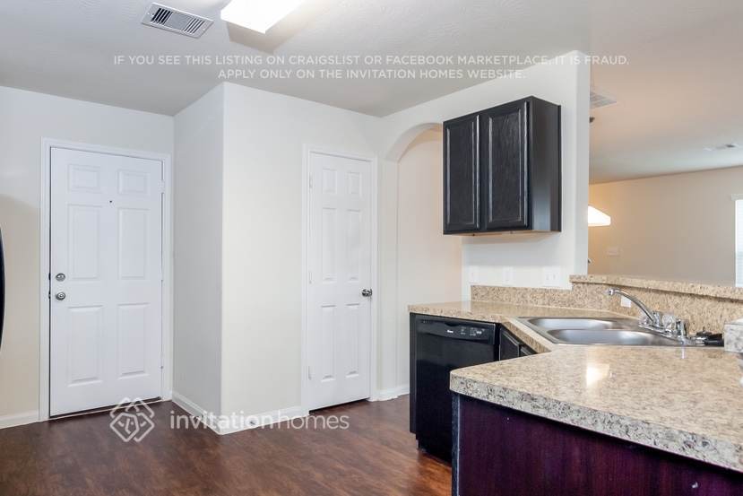 Building Photo - 6111 El Oro Dr