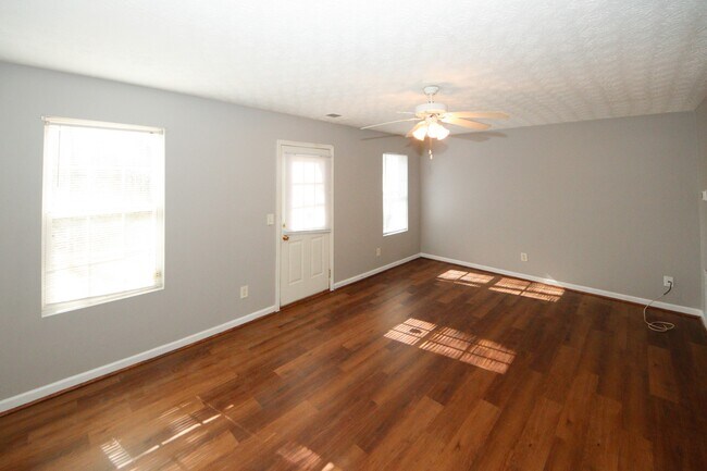 Building Photo - 5689 Strathmoor Manor Cir