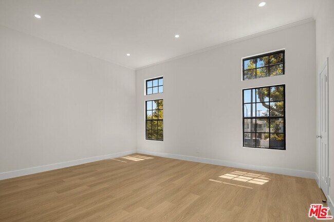 Building Photo - 11759 Gateway Blvd