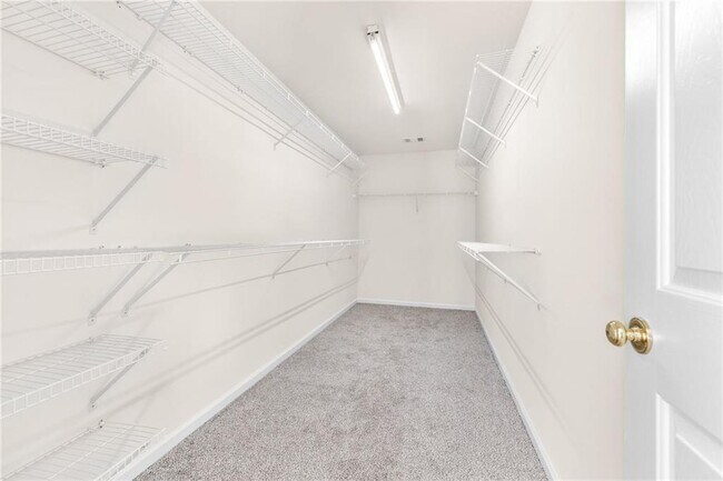 Building Photo - 350 Gaines Oak Way