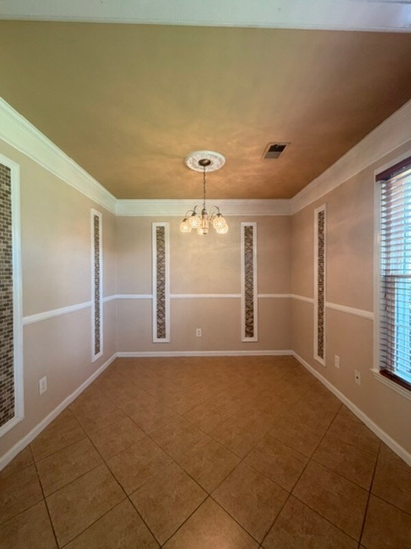Building Photo - 801 Eastmont Dr