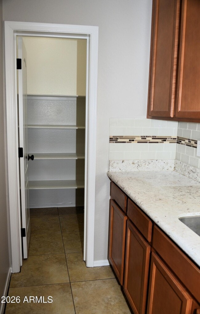 Building Photo - 964 S Almira Ave