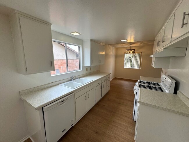 Building Photo - East Ventura Home- Spacious Backyard!