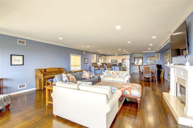 Building Photo - 1051 Oceanfront