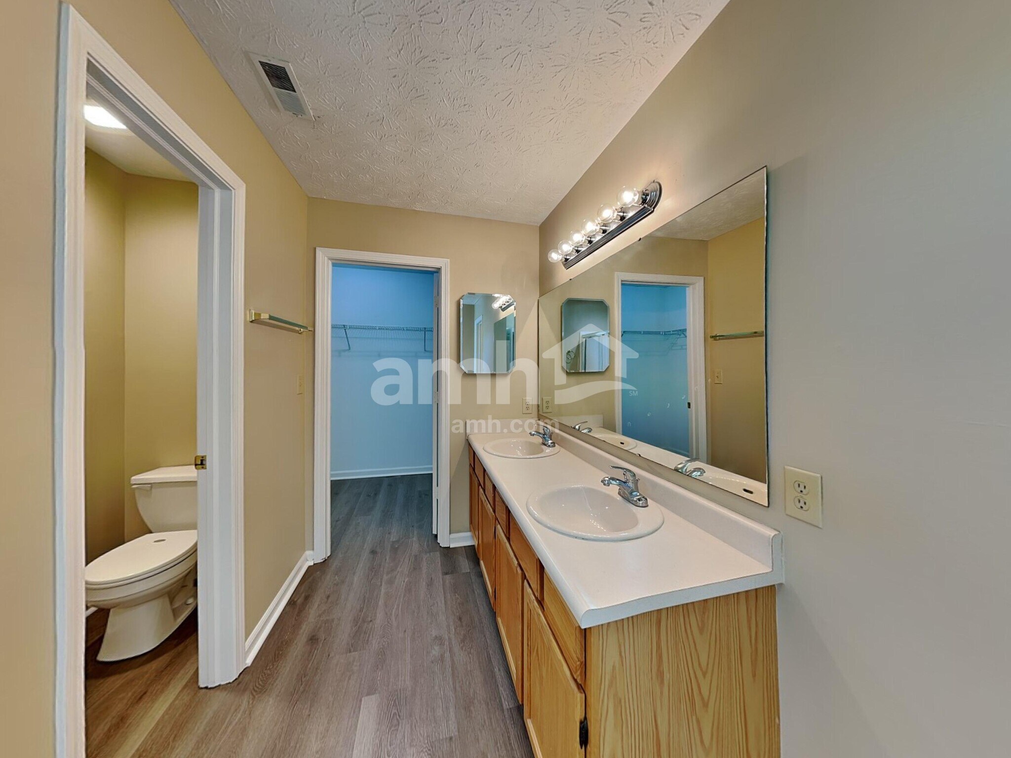 Building Photo - 13920 Bruddy Dr