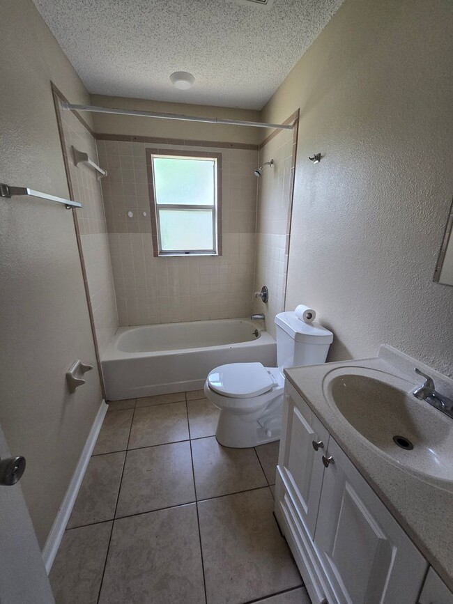 Building Photo - Three bedroom two bath home