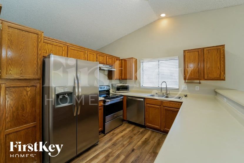 Building Photo - 8640 N Chinaberry St