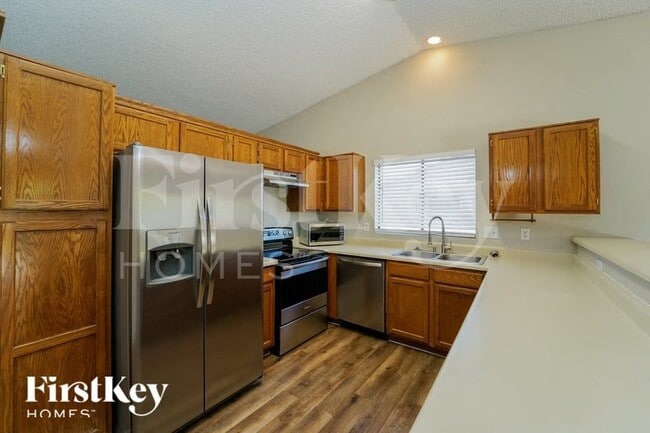 Building Photo - 8640 N Chinaberry St