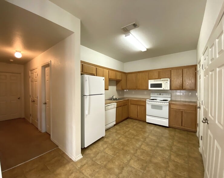 Building Photo - 2912 Ashley Dr