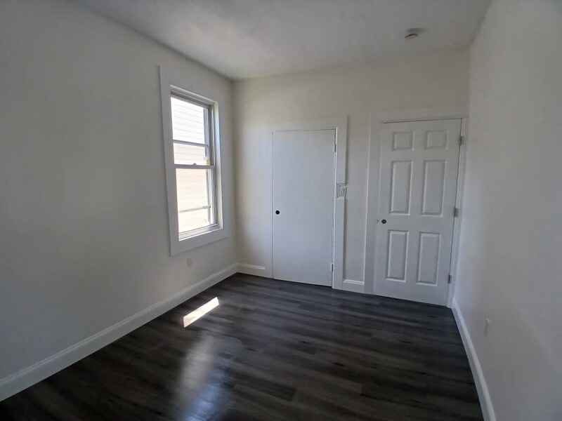 Building Photo - 66 Linden Ave