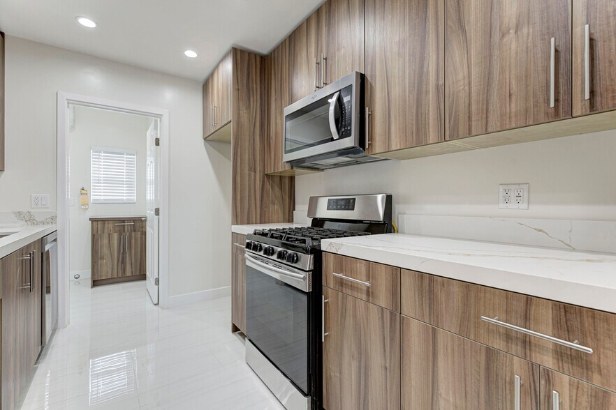 Building Photo - 13327 Strathern St