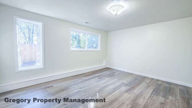 Building Photo - 10803 NE 111th Pl