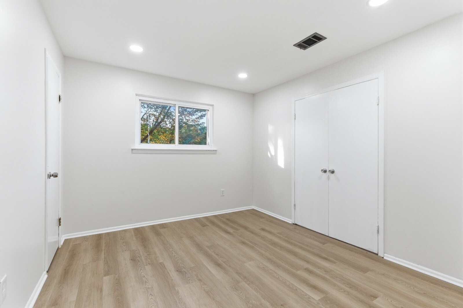 Building Photo - 491 College Dr