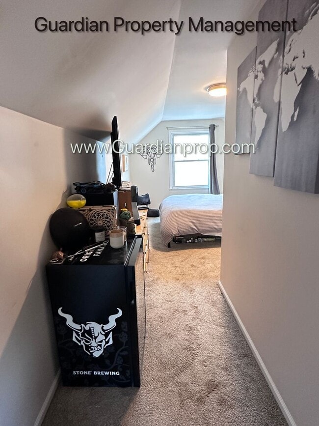 Building Photo - St Louis Park Single Family Home, Fenced In yard, Washer/Dryer, 1 Car Garage