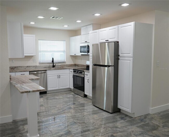 Building Photo - 1618 Cherry Hills Dr