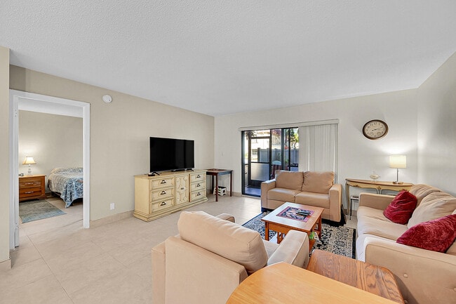 Building Photo - 138 S Cypress Rd